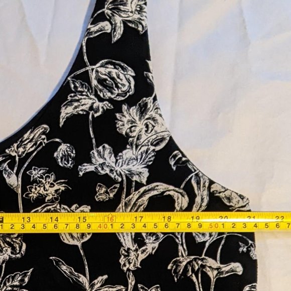 Halogen Sleeveless Top L Black with White Flowers - Picture 10 of 10
